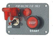 La fibre de carbone emballant le panneau de commutateur d'allumage, rouge a illuminé le bouton marche de moteur